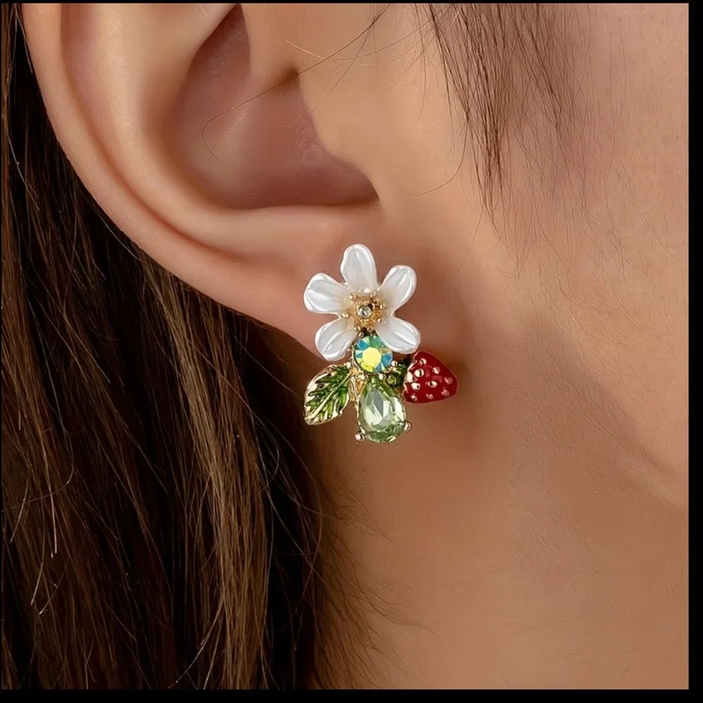 🍓Unique Floral Fruity Cluster Crystal Statement Earrings